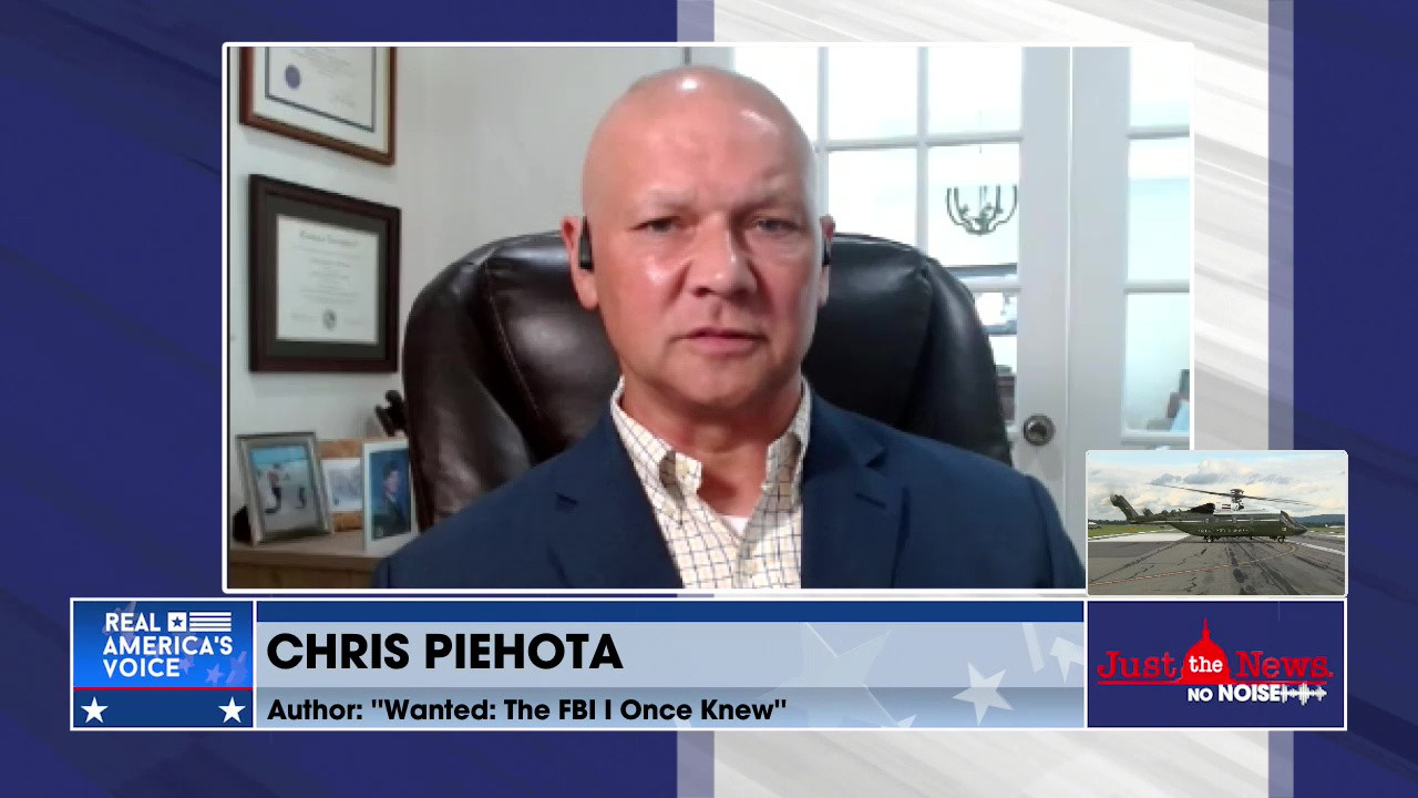 FORMER FBI OFFICIAL WEGHS IN ON LATEST RUSSIAGATE NEWS