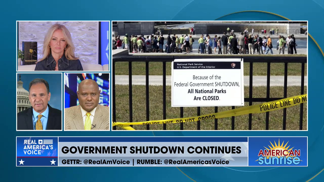 TRUMP GREETS TRICK-OR-TREATERS